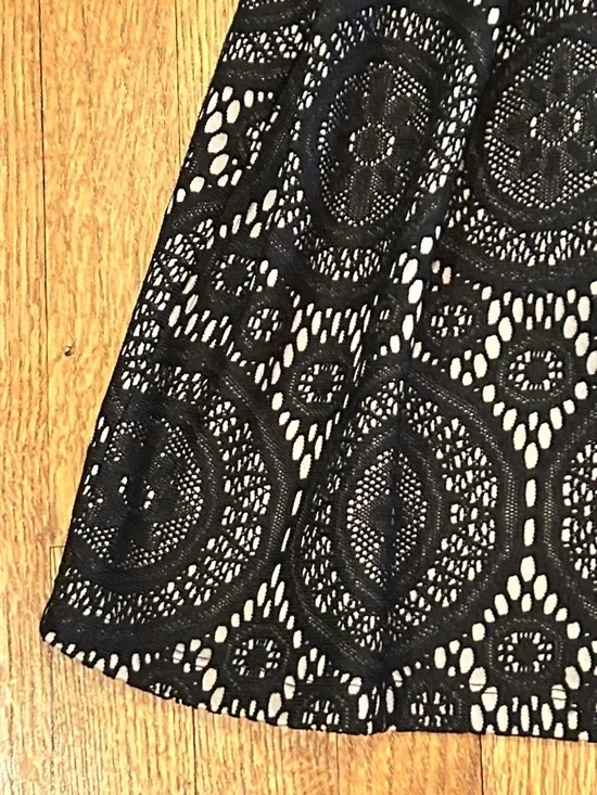Black Lace Overlay A-Line Skirt Size 8 - Picture 2 of 8